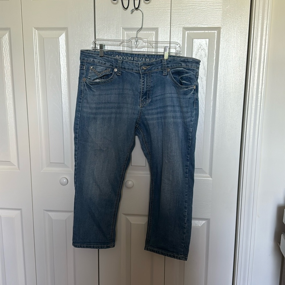 Canyon River Blues capri jeans size 16